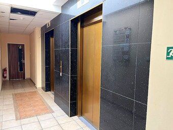 Nabízíme k pronájmu kancelář o rozloze 57 m2 v 7. patře OD C