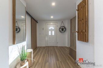 Prodej rodinného domu 291 m2, pozemek 735 m2, Zlonín, Praha 