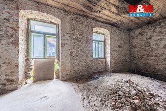 Nabízíme na prodej samostatně stojící rohový dům v klidné čá