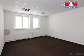 Nabízíme k pronájmu prostorné kanceláře o výměře 215 m² v kl