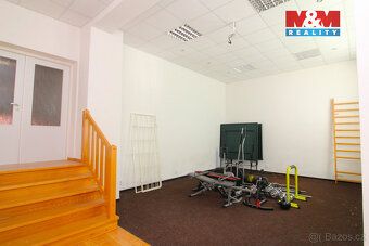 Nabízíme k pronájmu prostorné kanceláře o výměře 215 m² v kl