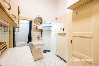 K dlouhodobému podnájmu nabízíme světlý byt o dispozici 3+1 
