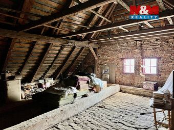 Nabízíme k prodeji historický rodinný dům v klidné lokalitě 