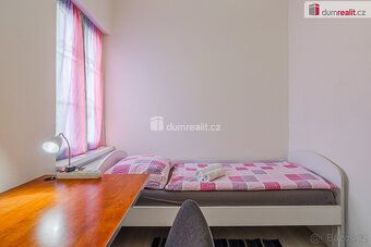 , Nabízíme k prodeji třípodlažní rodinný dům se třemi samost