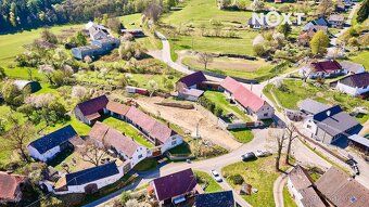 V exkluzivním zastoupení vám nabízím stavební pozemek v obci
