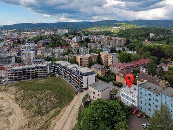 Hledáte světlý a opravdu velkorysý byt v centru Liberce, ale