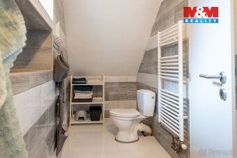 Nabízíme k prodeji velmi dobře udržovaný rodinný dům 5+1 (už