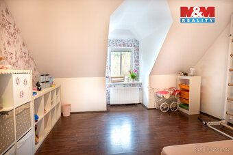 Nabízíme k prodeji velmi dobře udržovaný rodinný dům 5+1 (už