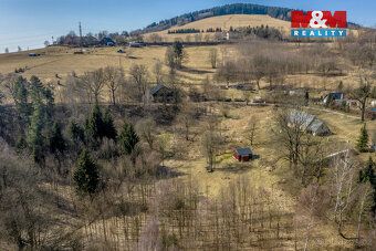 Unikátní pozemek 6 384 m² určený k bydlení v malebné osadě Z