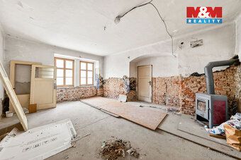 K prodeji nabízíme stavbu občanského vybavení s vlastním poz