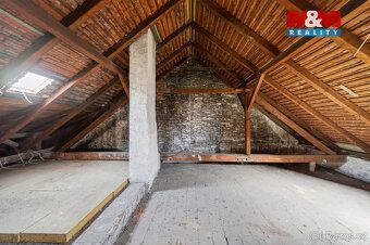 K prodeji nabízíme stavbu občanského vybavení s vlastním poz