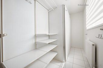 Ev.č. 00074 Rodinný dům. Klidná ulice. Zahrada. Výborný stav