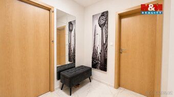 Nabízíme k pronájmu moderní a nadstandardně vybavený byt 2+k