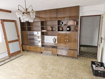 Nabízíme na prodej dvoupodlažní rodinný dům umístěný na klid