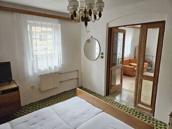 Nabízíme na prodej dvoupodlažní rodinný dům umístěný na klid