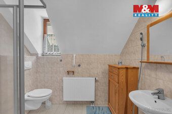 Nabízíme k dlouhodobému pronájmu polovinu dvojdomku se samos