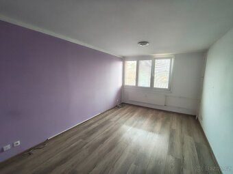 Nabízíme k pronájmu prostorný byt 3+1 o velikosti 81 m² ve F