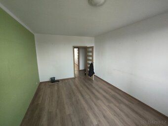 Nabízíme k pronájmu prostorný byt 3+1 o velikosti 81 m² ve F