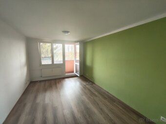Nabízíme k pronájmu prostorný byt 3+1 o velikosti 81 m² ve F