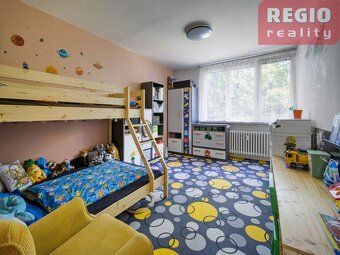 Nabízíme k prodeji prostorný byt o dispozici 3+1 se zasklený