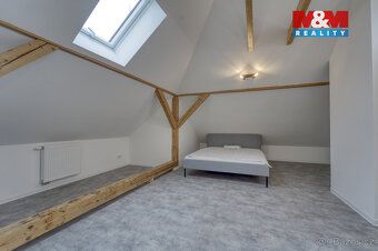 Nabízíme k prodeji stylový byt o dispozici 3+kk nacházející 