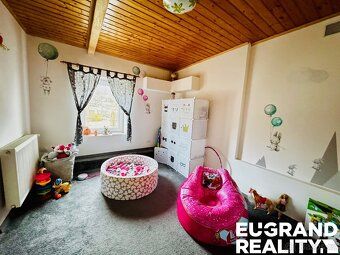 Ev.č. 05591 Nabízíme k prodeji prostorný rodinný dům v obci 