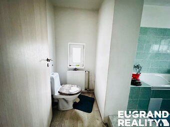 Ev.č. 05591 Nabízíme k prodeji prostorný rodinný dům v obci 