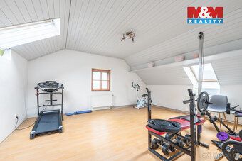 Nabízíme k prodeji dům ve Vsetíně na dobře viditelném místě,