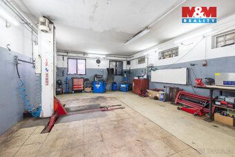 Nabízíme k prodeji dům ve Vsetíně na dobře viditelném místě,