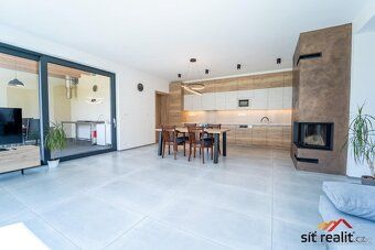 Nabízíme k prodeji moderní rodinný dům o dispozici 7+kk s ga