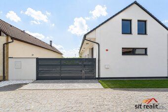 Nabízíme k prodeji moderní rodinný dům o dispozici 7+kk s ga