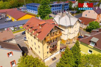 Nabízíme k prodeji prostorný a světlý byt o dispozici 2+kk v