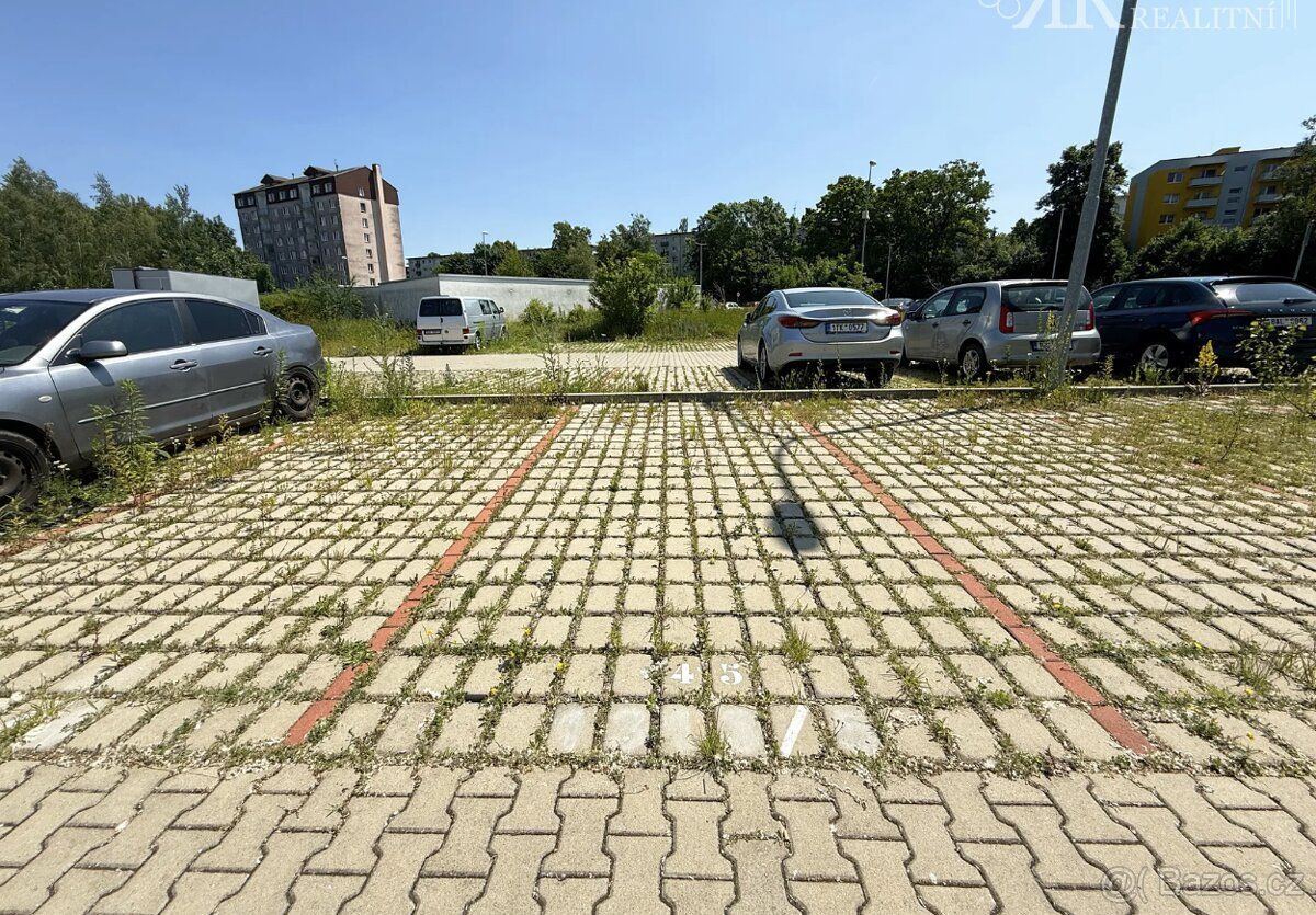 Nabízím k prodeji venkovní parkovací stání v klidné a dobře 