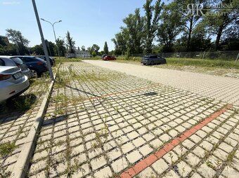 Nabízím k prodeji venkovní parkovací stání v klidné a dobře 