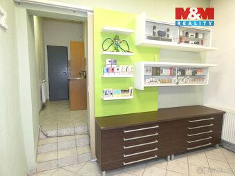Nabízíme k pronájmu přízemní obchodní prostor o celkové výmě