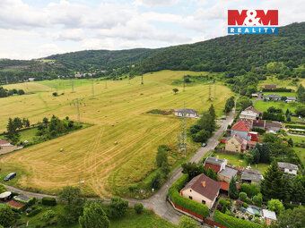 Nabízíme prodej pozemku k bydlení mezi obcemi Koštov a Trmic