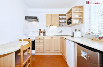 cena vč provize a právního servisu, Ve výhradním zastoupení 