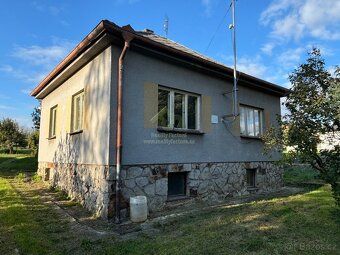 V obci Svojkovice, 4 km od Rokycan, 20 km od Plzně a nedalek
