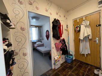 Nabízím k prodeji byt 3+1 s lodžií ve 2.patře, třípatrového 
