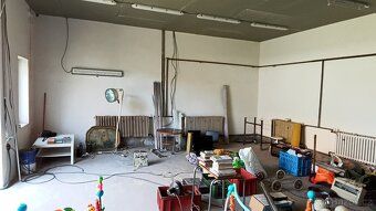 Nabízím pronájem malé a velké garaze v objektu domu ,menší g