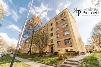Nabizim k dlouhodobému podnájmu prostorný a prosluněný byt v