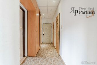 Nabizim k dlouhodobému podnájmu prostorný a prosluněný byt v