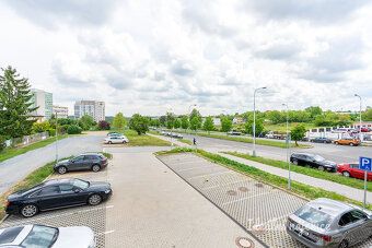 K dlouhodobému podnájmu nabízíme světlý byt o dispozici 1+kk