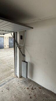 Nabízím pronájem garáže na ulici Rudná 11. Cihlová garáž v z