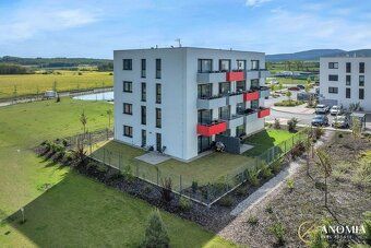 Ev.č. 00527 Moderní novostavba, nejvyšší patro, balkon, vlas