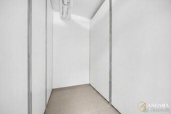 Ev.č. 00527 Moderní novostavba, nejvyšší patro, balkon, vlas