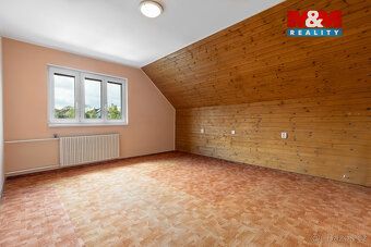 Nabízíme k prodeji rodinný dům o dispozici 6+1 v klidné část
