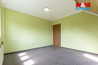 Nabízíme k prodeji rodinný dům o dispozici 6+1 v klidné část