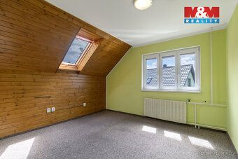 Nabízíme k prodeji rodinný dům o dispozici 6+1 v klidné část