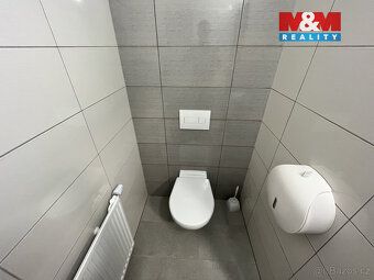 Nabízíme k pronájmu prostorné kancelářské prostory o velikos